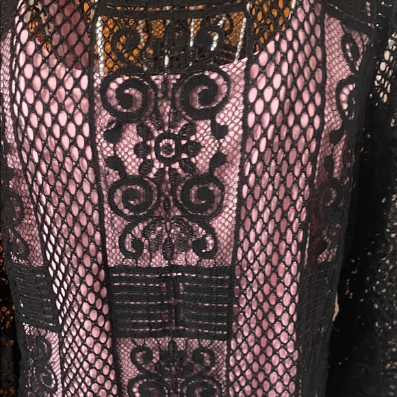 Nicole Miller Black Lace Top with Pink Underlay – Size L (Regular) - Picture 4 of 16